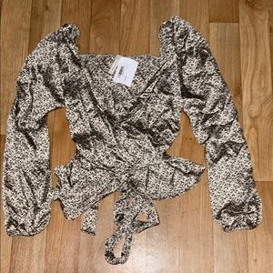 Pink Chateau Boutique Women's Black and White Wrap Long Sleeve Top